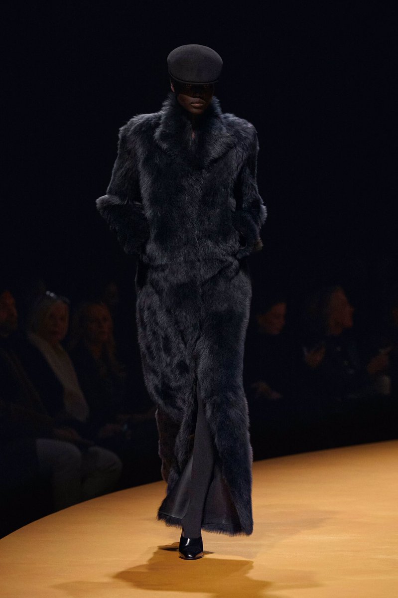 pradapearll's tweet photo. khaite fw25  —  a gorgeous and perfect collection once again, i will never be disappointed. i love the presence of different fabrics and how well they’re combined together, the styling is amazing and i’m obsessed with so many pieces 🖤 https://t.co/kXlM5xFRkR