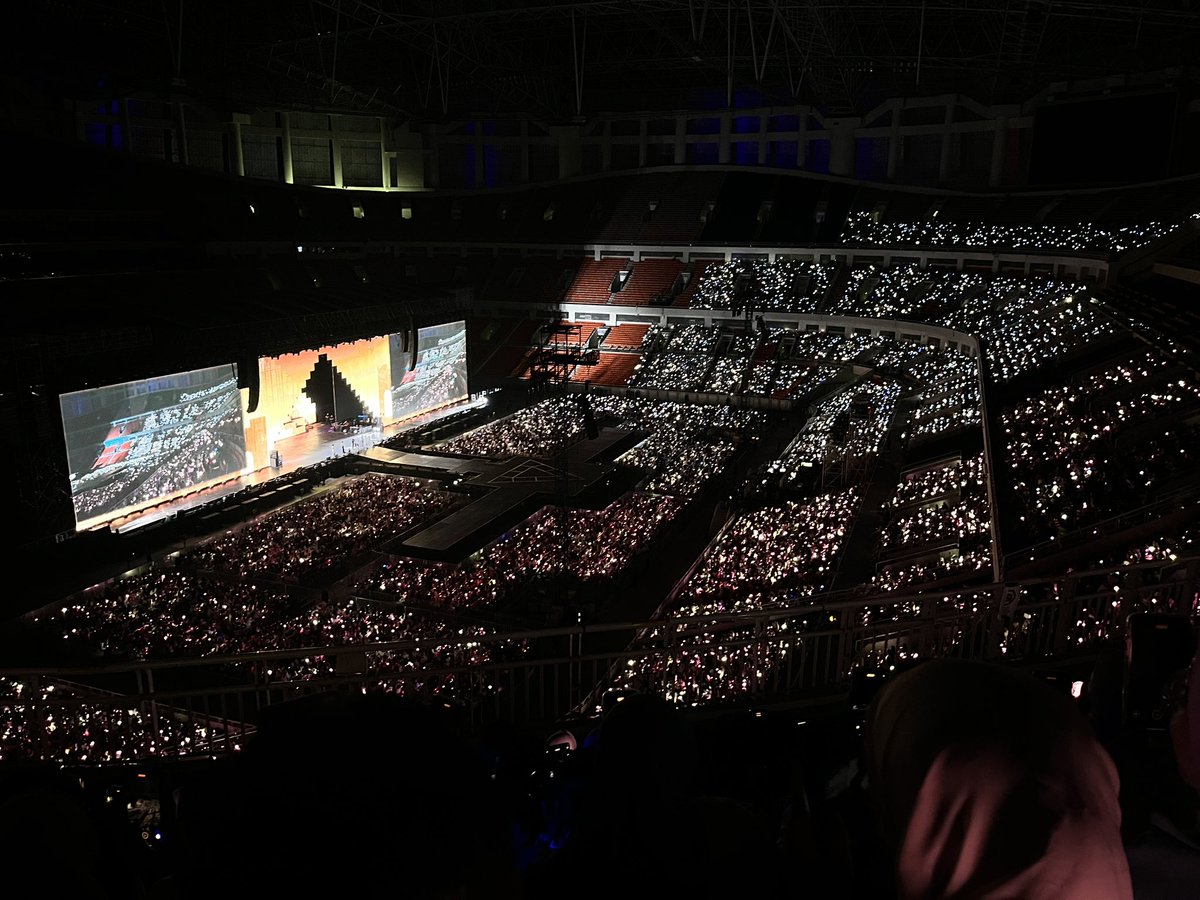 tadi aku banyak ngefoto crowd karena cantik bgt 🩵

pov jis door 338 row 60 seat 254