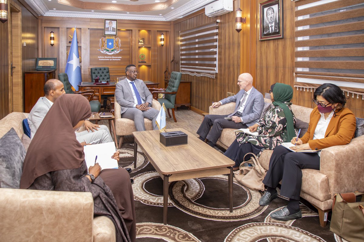 FAdanyare's tweet photo. Honored to accompany the H.E Minister @HassansheikhAli in his meeting with the Acting SRSG today to discuss and compare notes on plans and progress. A great opportunity to strengthen cooperation and collaboration moving forward. https://t.co/CPdt2OritL