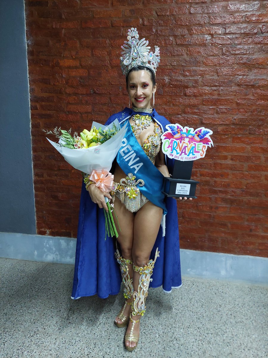 Disfrute reina, que la 👑 es suya. Gracias cuquita por ésta alegría 💕 REINA DE LOS CARNAVALES 2025 ❤️🤍💚