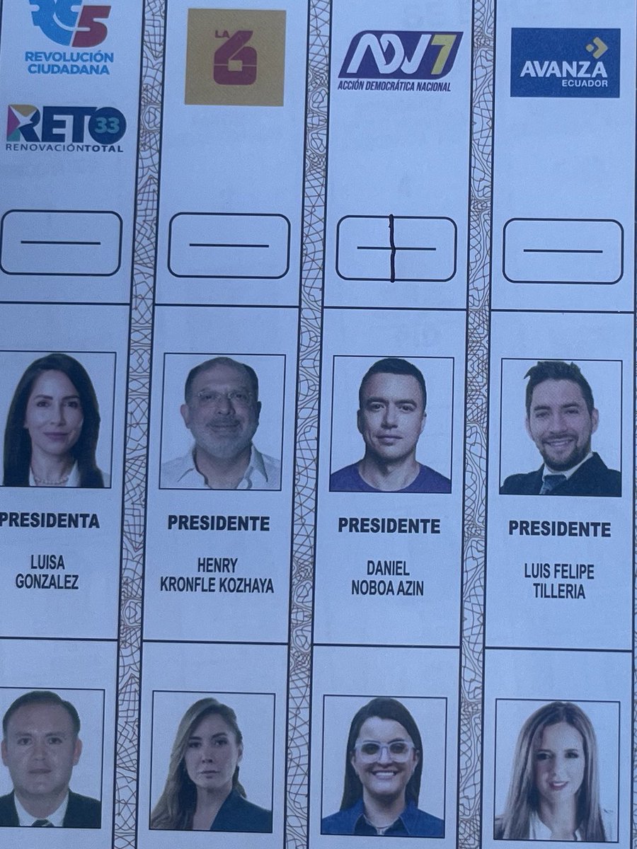 Peace_loveec's tweet photo. Confirmen los que ya emplasticaron el Certificado de votación? #UnaSolaVueltaconNoboa 
🇪🇨💜😎👍 LIKE Y COMPARTIR 💪

#DanielNoboa #NoboaPresidente 
#EleccionesEcuador2025 #Elecciones2025 #Elecciones2025Ecuador #UnaSolaVuelta #EcuadorDecide https://t.co/COkojtMpgZ