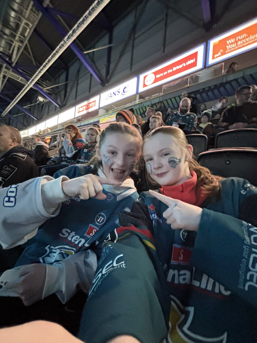 DaniMcC21's tweet photo. #belfastgiants #giantselfie https://t.co/EuxVGbNbFu