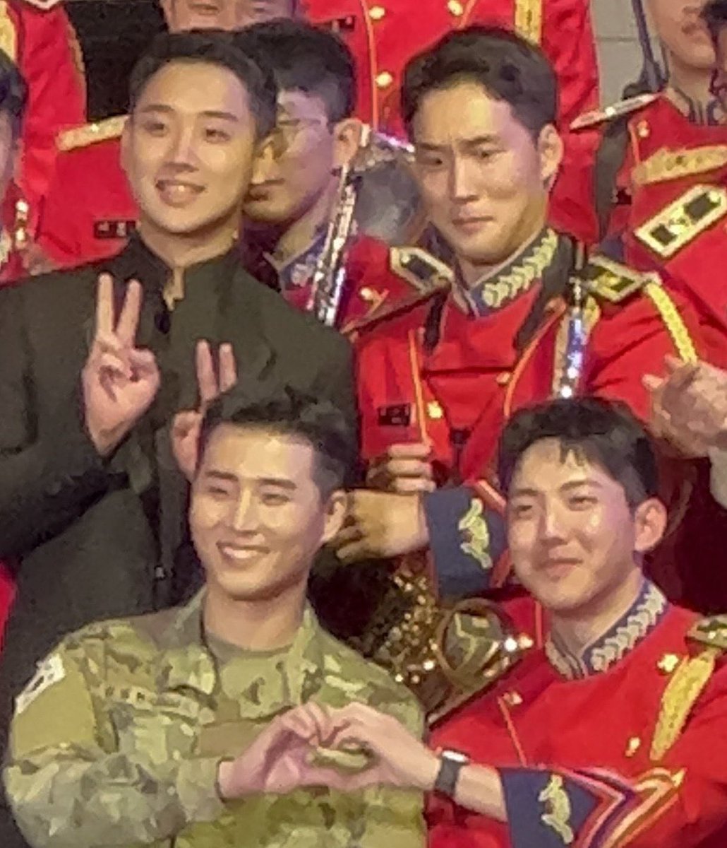 #볼때마다저항없이웃게되는데이식스짤