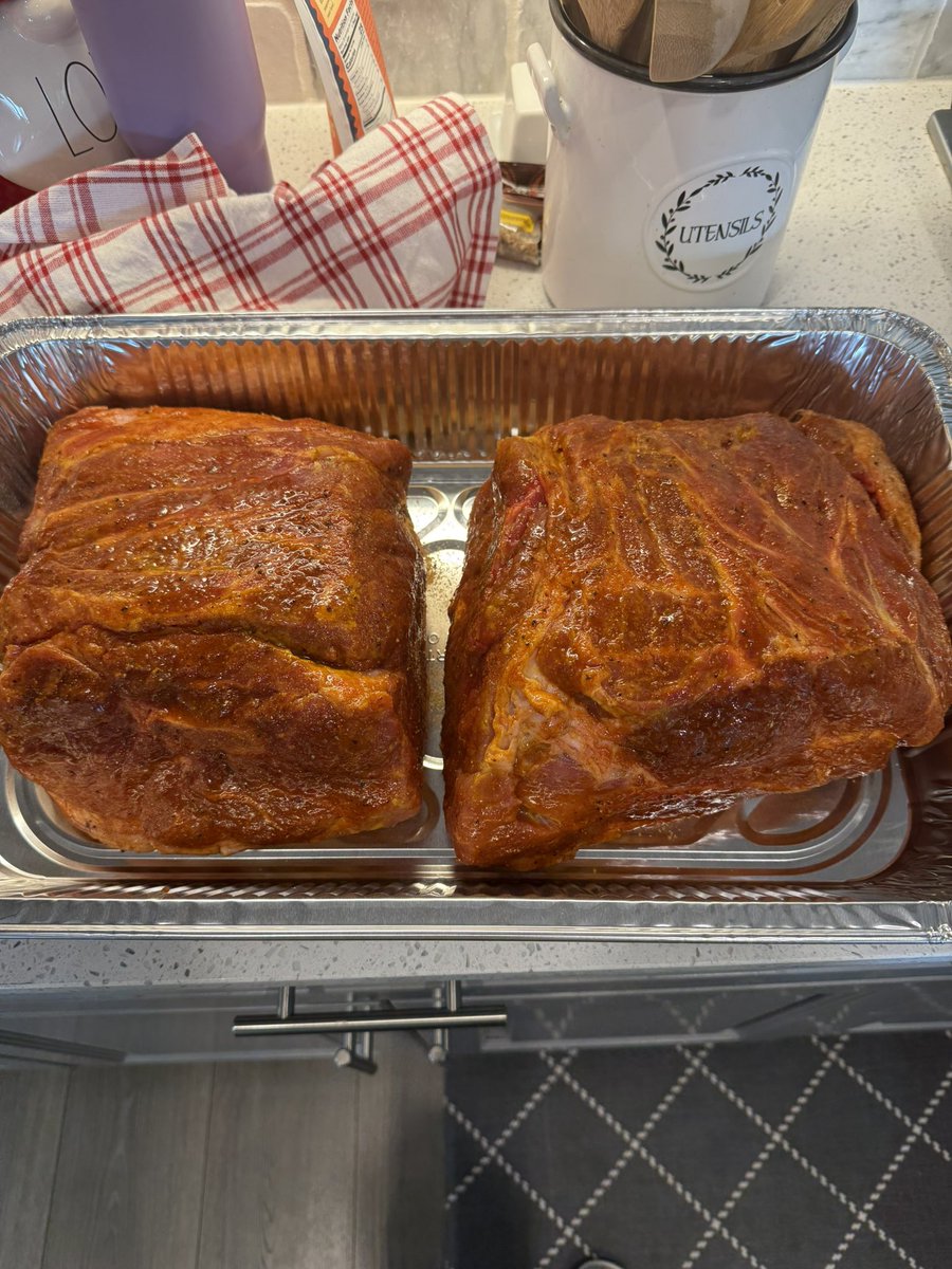 Jdrhodes1979's tweet photo. @1053SS @MeatChurch I put these butts on at 4am. Used meat church honey hog. This pic is before I put on the smoker. I smoked them for 5.5hrs till 165° then pulled them and wrapped them. I’ll post pic when done. https://t.co/mI6WqYrIss