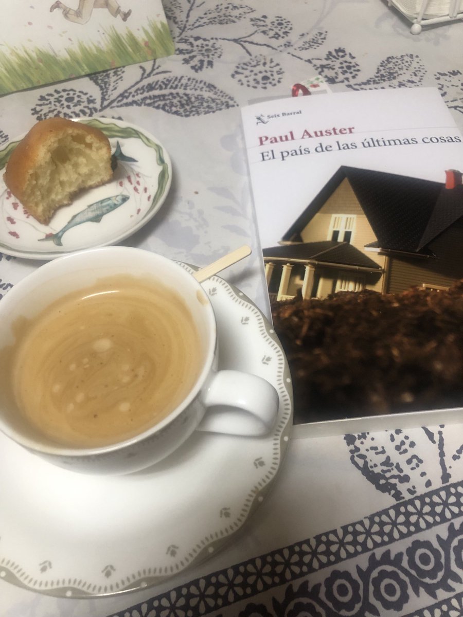VictoriaCsPla's tweet image. Café y libros. “El país de las últimas cosas” de Paul Auster.@Siex_Barral en @LibreriaPuertaT
#domingo
#imprescindibles