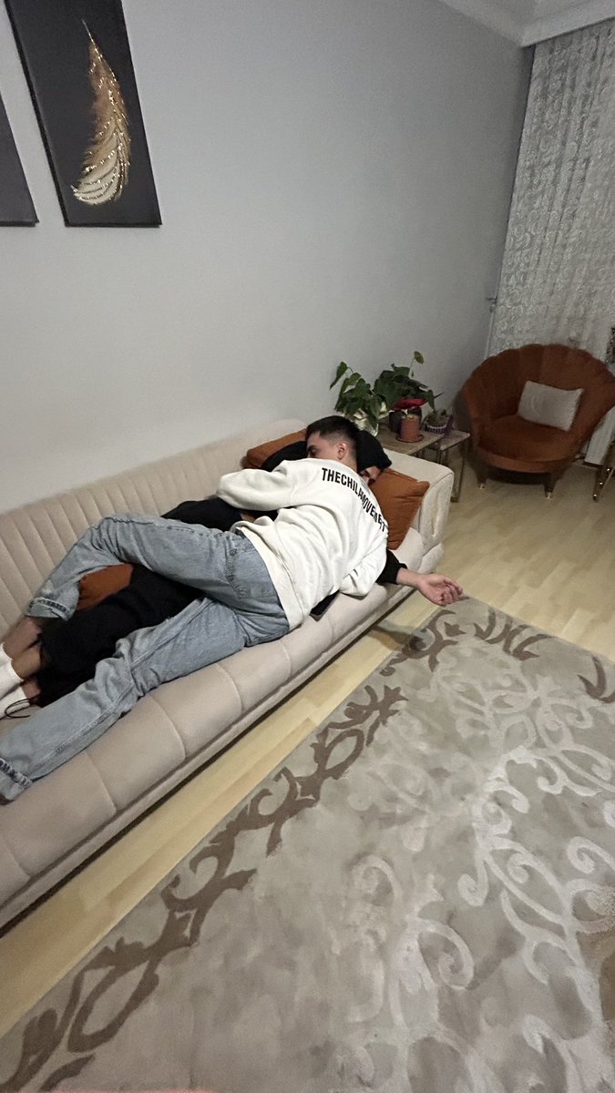 rambokan0's tweet photo. -Bir Takipçimizden..

Gençler toplandığı bir evde alkolu fazla kaçırınca ortaya bu tatsız görüntüler çıkmış. https://t.co/Jx0jEUTo1G