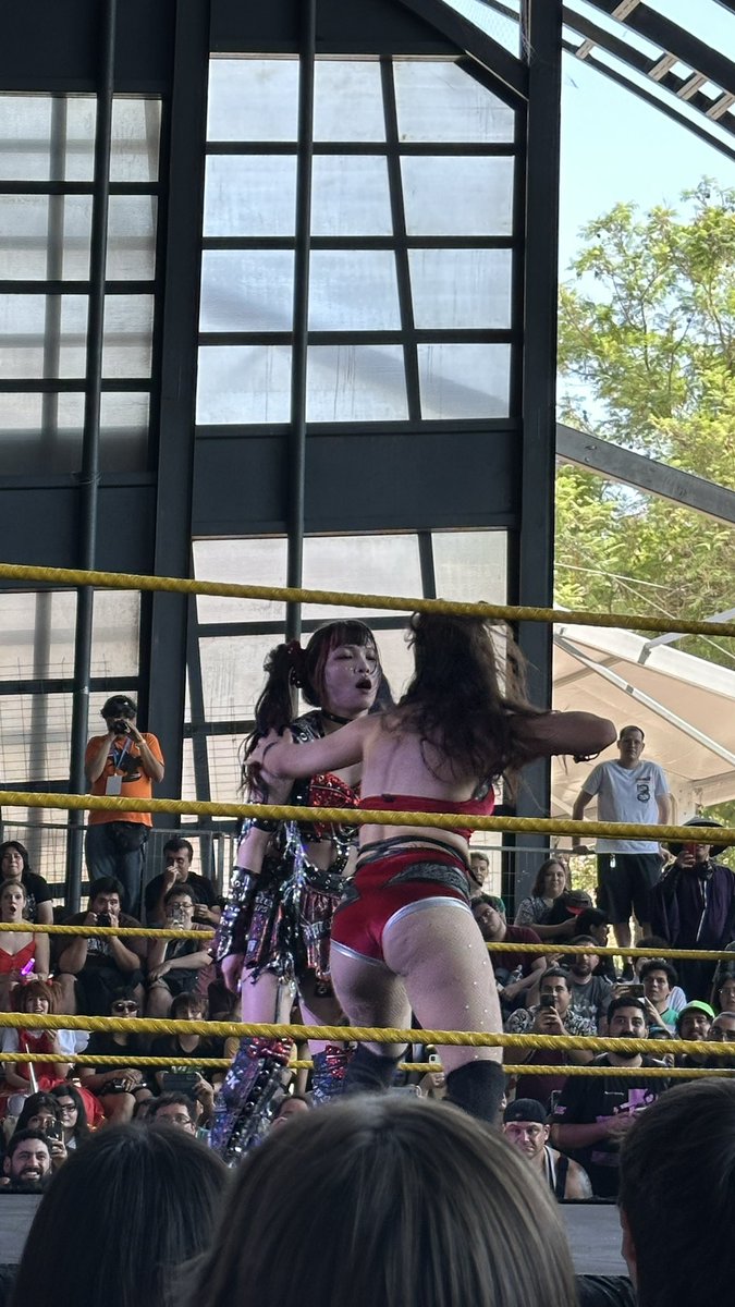 ElPep23's tweet photo. AEX 32 Santiago 🇨🇱 presenta TJPW por primera vez en Chile:
- Princess Tag Team Championship: Miyu Yamashita & Maki Itoh (c) vencieron a Pandora & Sara Phoenix
@ElPep23 📷
#TJPW #AEX32 @tjpw2013 @maki_itoh @aex_santiago @miyu_tjp @SaraPhoenix93 https://t.co/mFTq3cWe3t