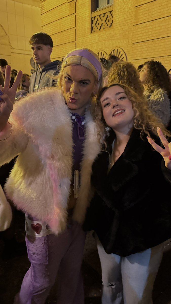 valeria🎭 tweet media