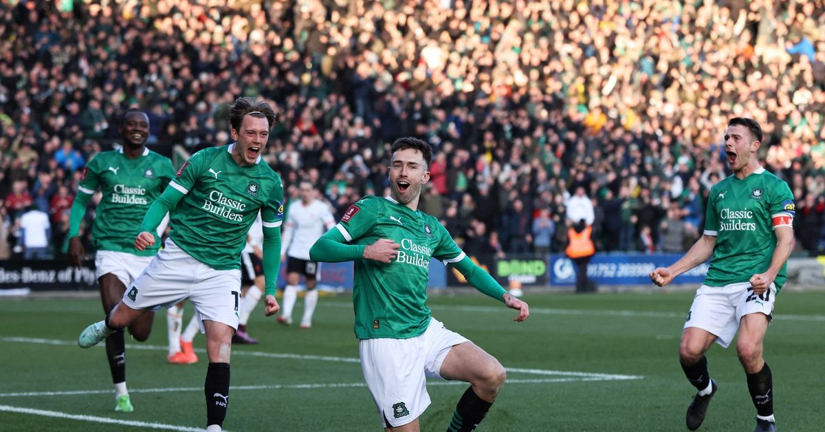 Plymouth pull off shock 1-0 FA Cup win over Liverpool reut.rs/3WTTWfN