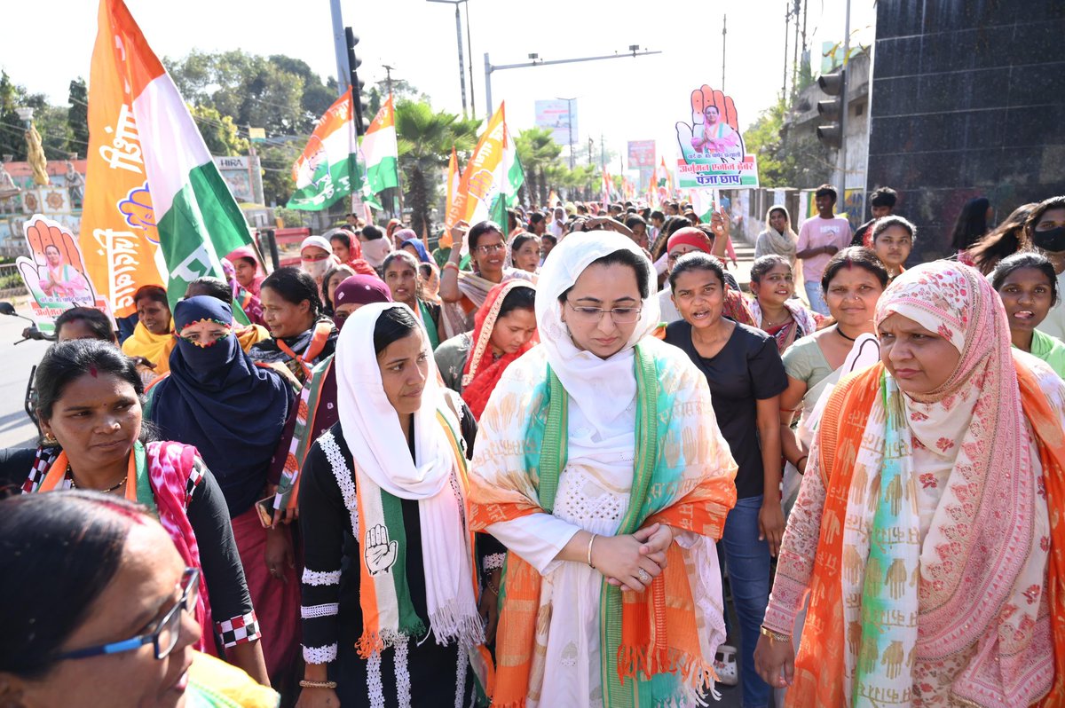 महारैली।।

मौलाना अब्दुल रऊफ वार्ड क्रमांक 45 में पार्षद प्रत्याशी   श्रीमती अर्जुमन ढेबर के समर्थन में महारैली का आयोजन किया गया। 
महारैली में वार्डवासियों के उत्साह ने कांग्रेस की जीत को निश्चित कर दिया है।

जय कांग्रेस 
तय कांग्रेस