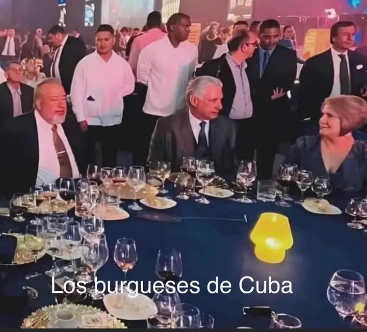 Blancoy48488239's tweet photo. Izquierda, así viven ellos, los de la cúpula de poder.
Derecha, así vive el pueblo, hurgando en la basura para comer.
#CubaColapsada https://t.co/Xthj9iJcPR