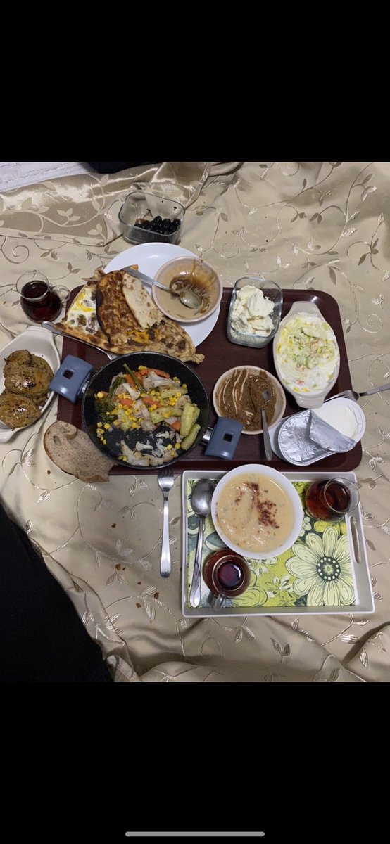 Arkadaşlarıma               Biz bizeyiz diye     
 yaptığım                          aileme yaptığım               
  sunum                                     sunum.