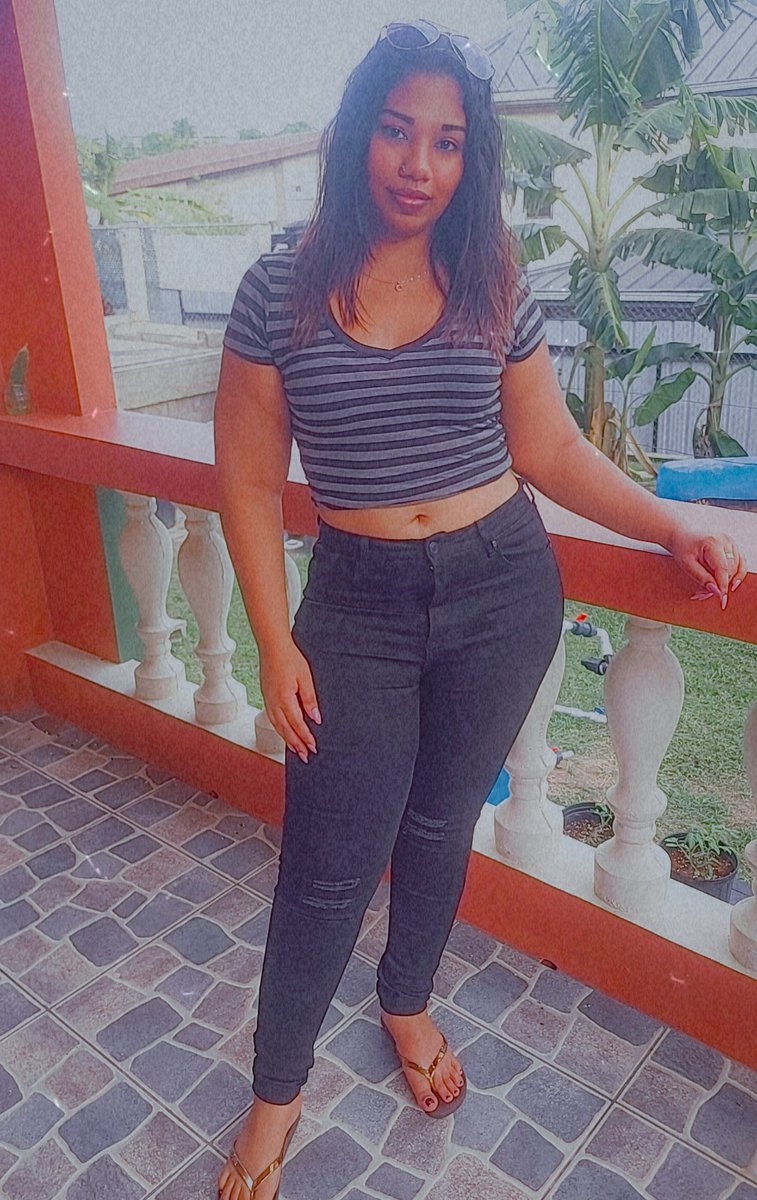 ChelsiDcassi's tweet image. Dropping in to say hi. 🤭