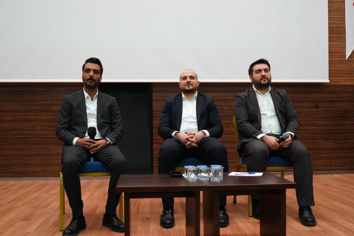 TugvaSanliurfa's tweet photo. TÜGVA Şanlıurfa Gençlik Buluşması ve #GençLig Ödül Töreni'nde genç kardeşlerimizle bir araya geldik.
Gençlerimizin yanında olmaya ve hayallerine ulaşmaları için destek vermeye devam edeceğiz. Çünkü biliyoruz ki, geleceğimiz onların omuzlarında yükselecek!  #İşimizGücümüzGençlik https://t.co/ISCWnweMwA