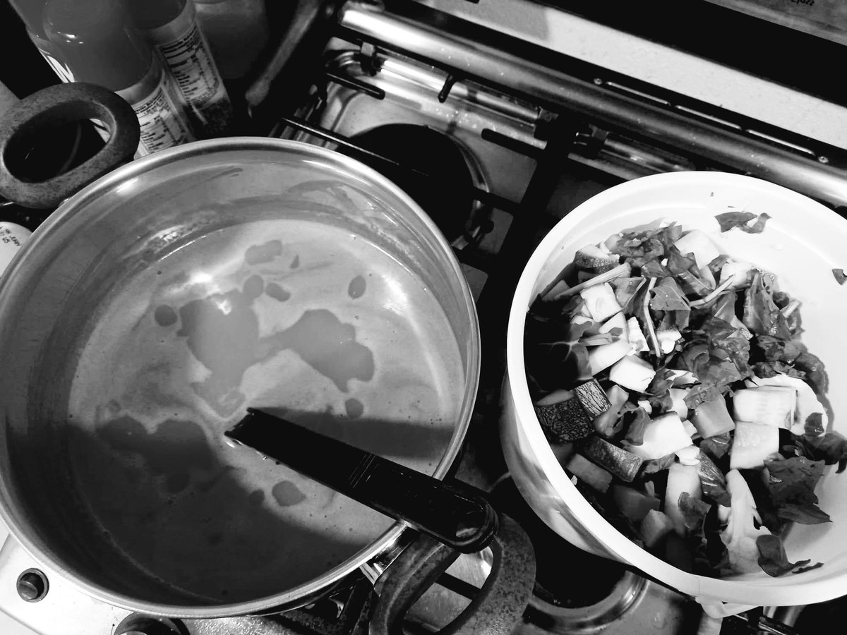 Personas con las que creerías que envejecerías con ellas, y no...
Mejor sigo poniéndole atención a la sopita de verduras.