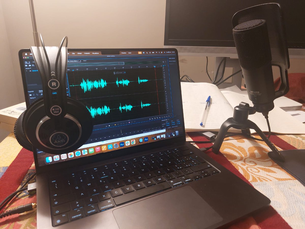 🖊️ Carta e penna ✅
🎙️ Microfono ✅
🎧 Cuffie ✅
🗞️ Giornali ⏩nella notte
⏳ Direi che è quasi tutto pronto per cominciare
Da domani ci si sente qui: ilpost.it/podcasts/morni…