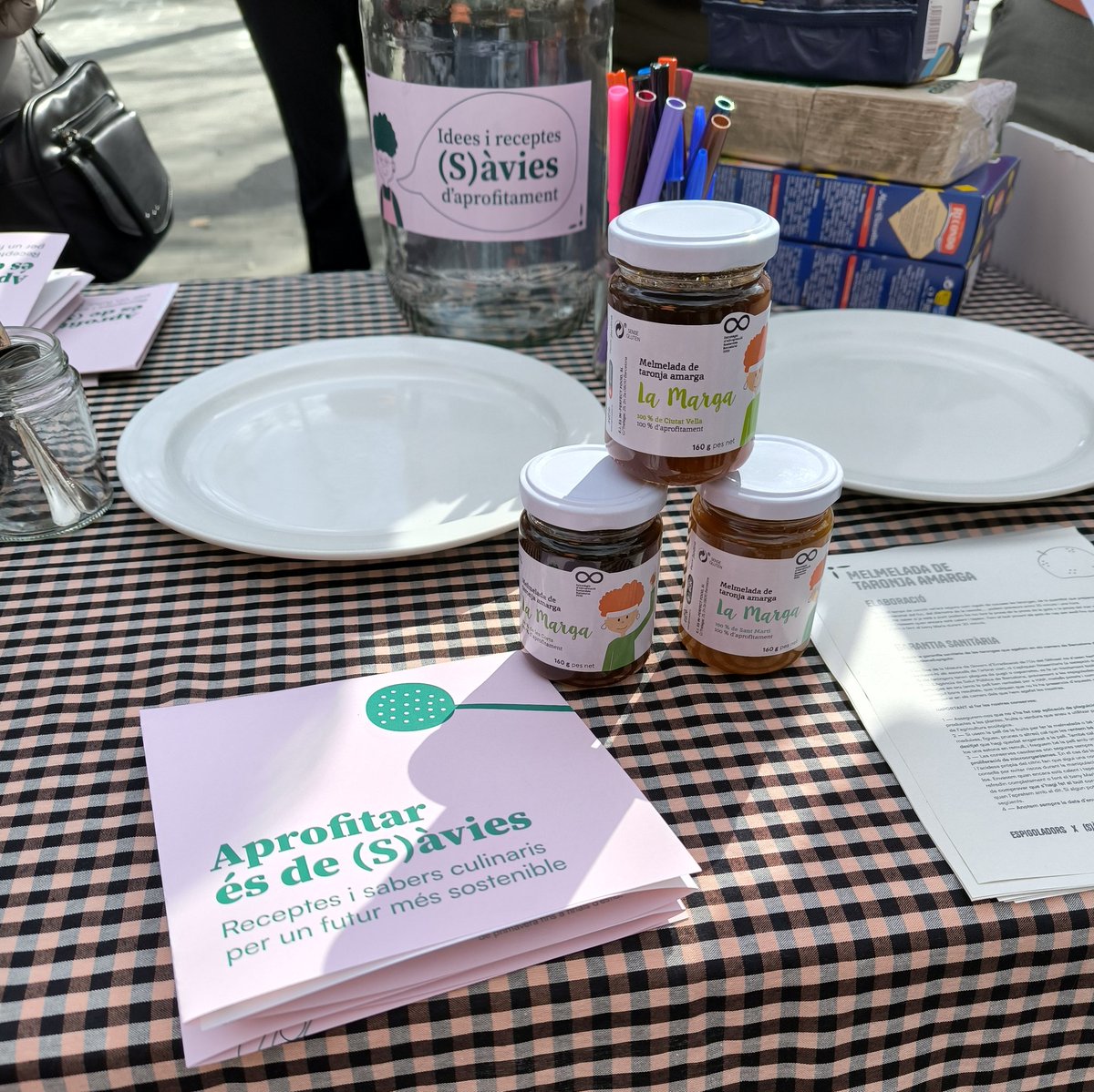 🍊 Aquest matí s'ha realitzat a Horta-Guinardó la primera espigolada de taronges. 

🌳 El regidor Lluís Rabell i el conseller de districte <a href="/rodrigo_reyero/">Rodrigo Reyero</a> han participat en la iniciativa promoguda pel programa "Mans al Verd", que promou la gestió compartida dels espais verds.