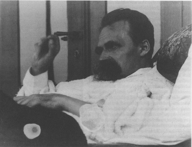 "Her şey sahte!" diye bağıracaksın günün birinde.

—Nietzsche