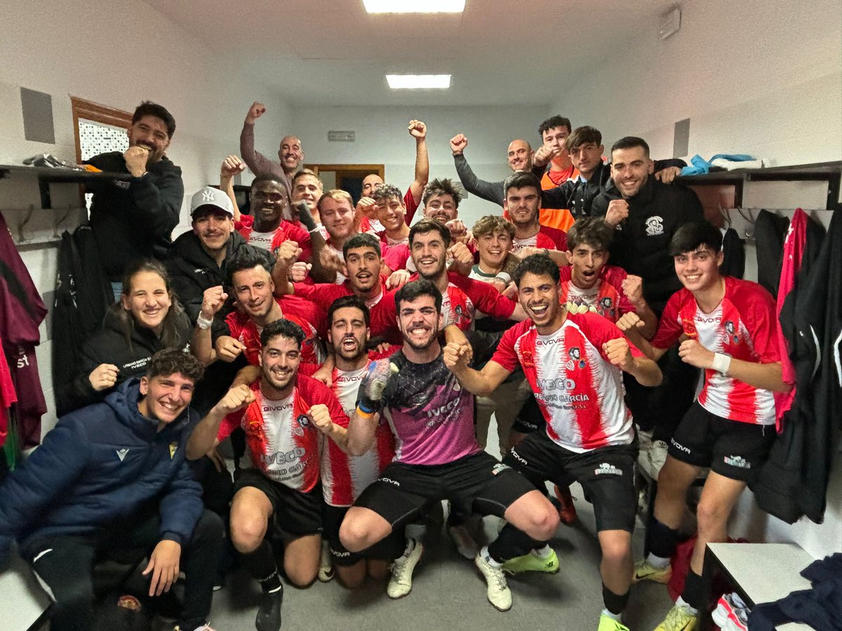 ¡➕3️⃣!

Espera, espera. ¿Otra vez? ¡Ooootra vez!

🔥🧡🦁

#LeonesPalomera
#PrimeraAndaluzaJ19
#EstoVaDe🖤
