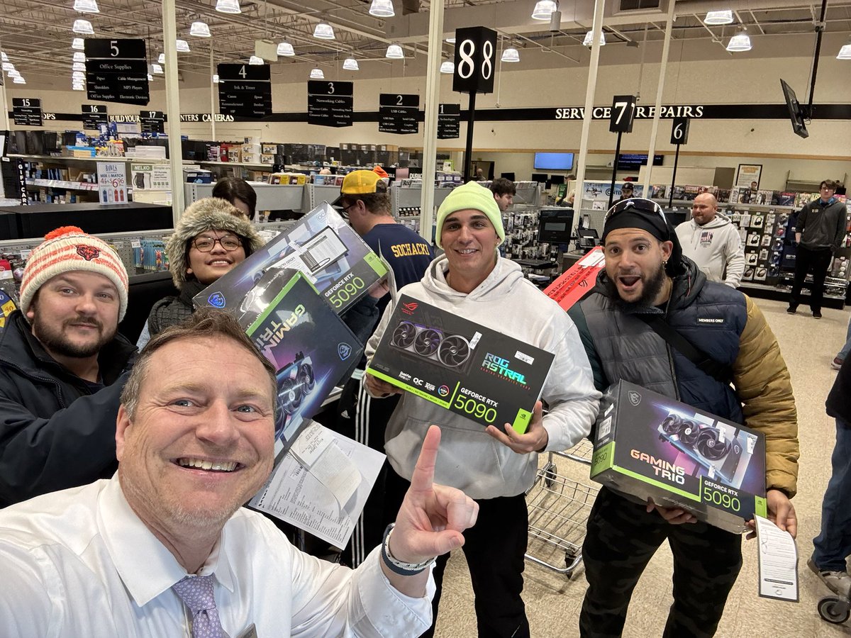 Had a great day with folks that drove over 2hrs and stood out in line braving freezing temps to be one of the few to pick up a Nvidia GPU w/ AI. 

What a great group of customers this morning!!! So we celebrated their success! 🏆🤩🎉