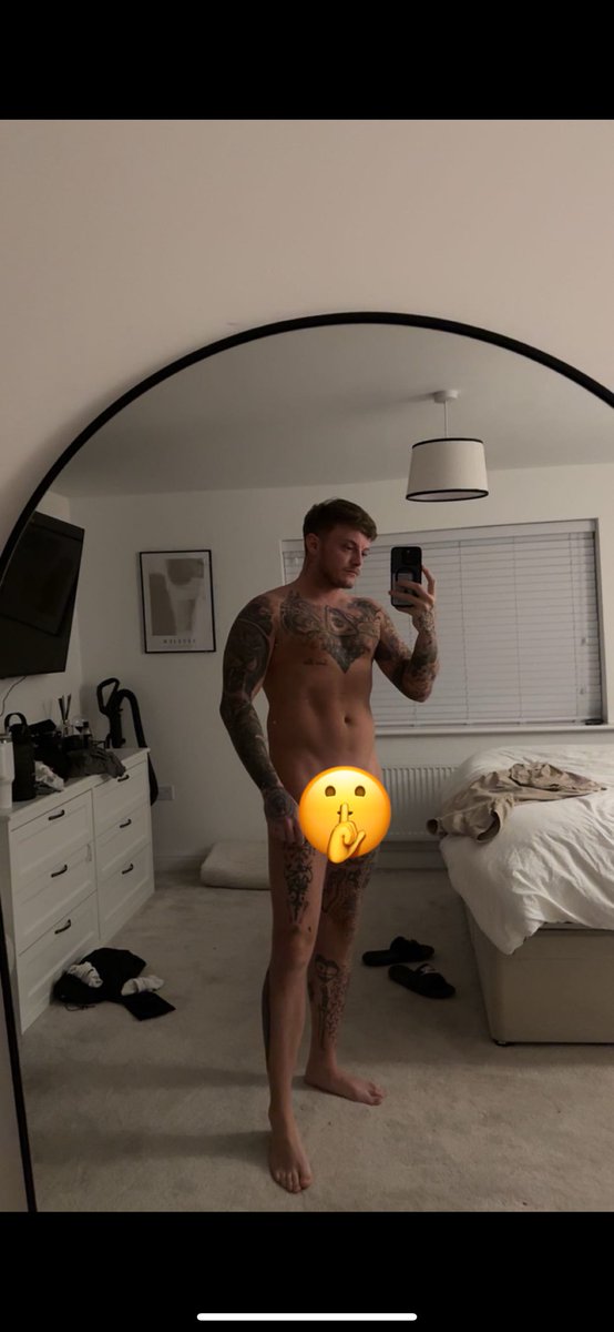 Some say the emoji disappears when you like, comment and RT 👀 

onlyfans.com/mjuk99_official
