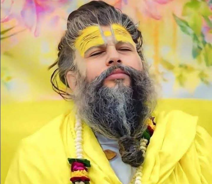 ocjain4's tweet image. क्या समय आ गया है

एक तरफ इतना गंद बका जा रहा है और लोग इस जोक कह ठहाके लगा रहे है

दूसरी तरफ लोग प्रेमानंद जी के राधा राधा नाम से परेशान होकर उनकी रात्रि यात्रा बंद करवा देते है

अब कलयुग अपने चर्म पर है... हे प्रभु अब तो अवतार लो