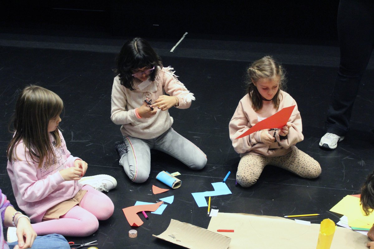 ¿Todavía no conoces nuestros talleres de conciliación❓

Desde el #Dramático, junto a <a href="/EquipoMico/">MICO</a> y <a href="/PlenaInclusion/">🍀 Plena inclusión</a>, ofrecemos talleres para niñas y niños de 6 a 12 años. ¡Mientras asistes a la función, tus peques también pueden disfrutar del teatro! 🎭

➕bit.ly/TalleresConcil…