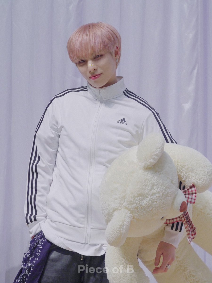 💙250209
THUNDER FEVER 팬사인회 CIX BX

그놈은
멋.있.었.다 OTL

#CIX #BX #BYOUNGGON #비엑스 #병곤 #이병곤