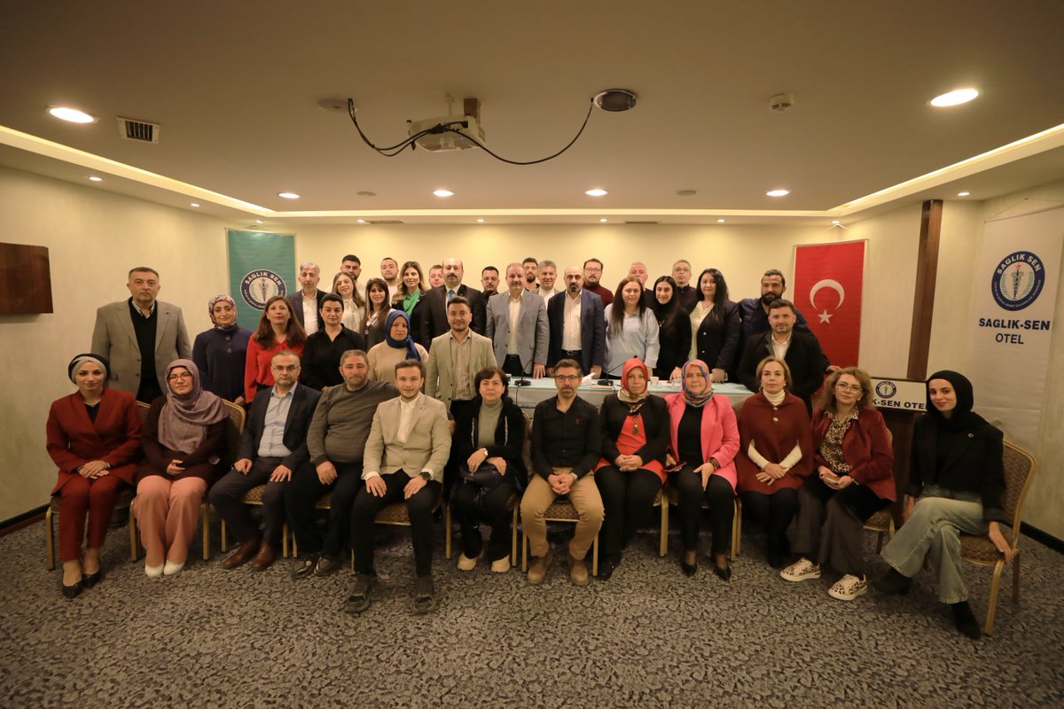 Hemşirelerin mesleki anlamda aldıkları sorumlulukların sınırları net olarak belirlenmeli, aldığı riske karşı korunmalıdır.

Bu yüzden yeni bir Hemşirelik Meslek Kanunu’nun bir an önce hazırlanarak yürürlüğe girmesi için mücadele ediyoruz.

Sağlık-Sen İzmir 1 Nolu Şubemizin İl