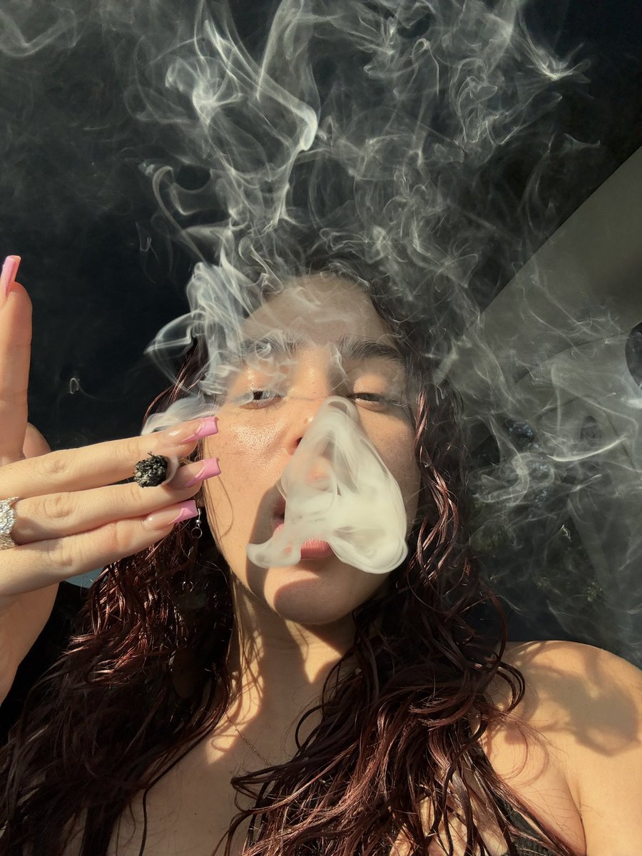 sweeetlovinn's tweet photo. Psychotic women luv me https://t.co/SLUbnlVBjc