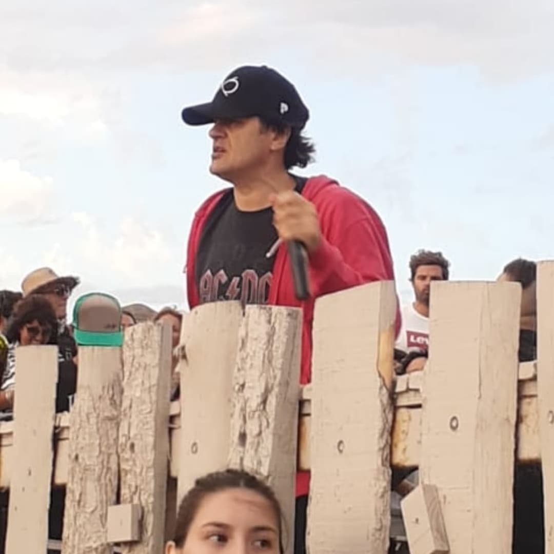 pioja87persa's tweet photo. Estás en las playas de constitución y de golpe te enteras que tú ídolo está por tocar en #mute así que nos fuimos volando, @ciroylospersas sin querer, culminaste nuestro verano . Hasta las puertas del fin, siempre... Dejando todo de lado 💫 por estás pasiones que no tienen fin https://t.co/tHkSL9SYZc