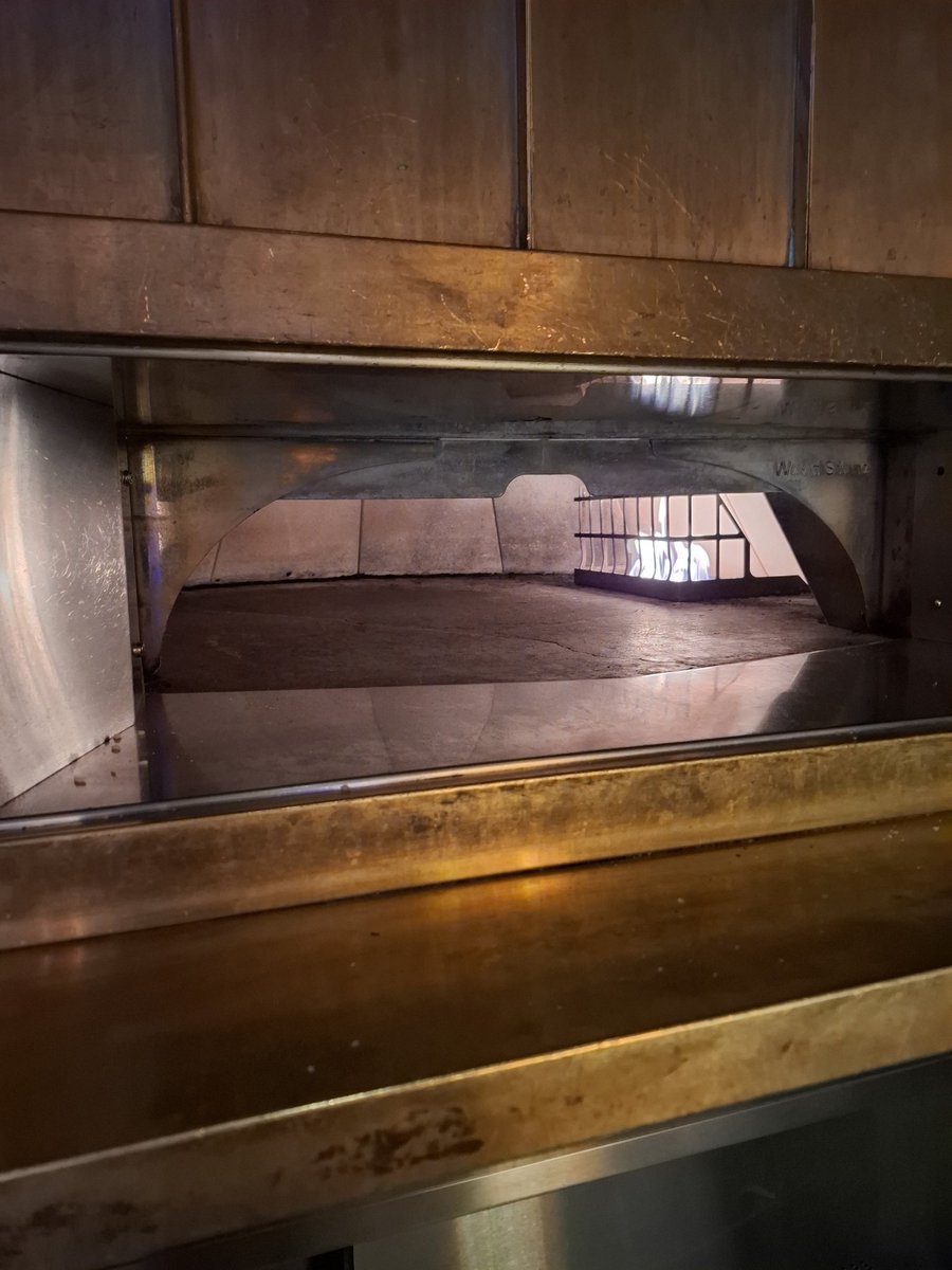 TechChronicle24's tweet image. Perfectly stone baked pizzas from @theplatformlondon 
#IEMACERWATCHPARTY
Treating us like royalty for this amazing cs2 finale!!! Let&apos;s go team @TeamVitality