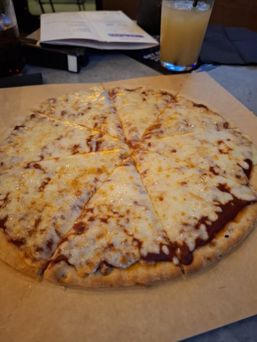 TechChronicle24's tweet image. Perfectly stone baked pizzas from @theplatformlondon 
#IEMACERWATCHPARTY
Treating us like royalty for this amazing cs2 finale!!! Let&apos;s go team @TeamVitality