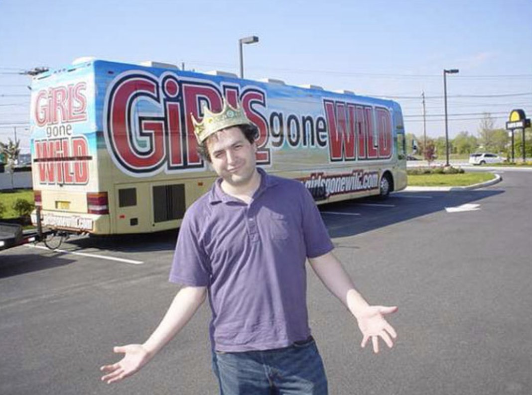 bestshow4life's tweet photo. Happy birthday, @scharpling! 👑 https://t.co/v2qypD5rtp