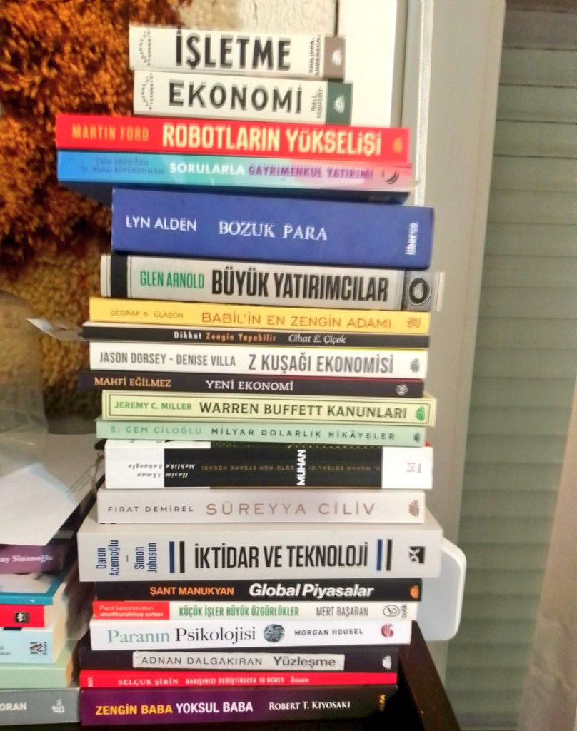 21 Değerli kitapla dolu dolu 
Gecenin Fotoğrafı <a href="/turc35/">cihat e. çiçek</a>'ten 

1. Yeni Ekonomi <a href="/mahfiegilmez/">Mahfi Eğilmez</a>
2. İktidar ve Teknoloji <a href="/DAcemogluMIT/">Daron Acemoglu</a>
3. Küçük İşler Büyük Özgürlükler <a href="/MertBasaran_inv/">Mert Başaran</a>
4. Global Piyasalar <a href="/SantManukyan/">Şant Manukyan</a>
5. Dikkat Zengin Yapabilir <a href="/turc35/">cihat e. çiçek</a>
6. Milyar Dolarlık Hikayeler