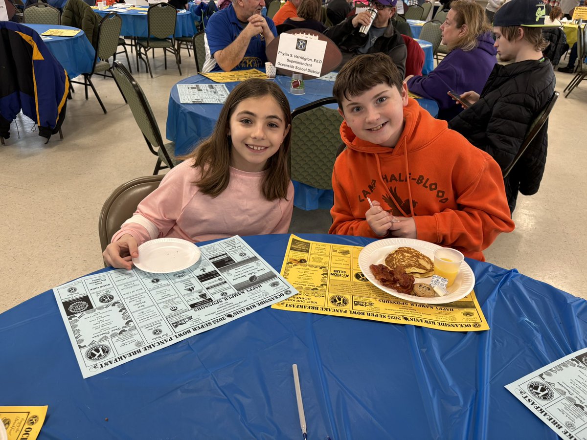 School 4 K-Kids has a great time volunteering at the pancake breakfast today! 🥞<a href="/OSchool4/">School 4</a> <a href="/OceansideKiwans/">Oceanside Kiwanis</a>