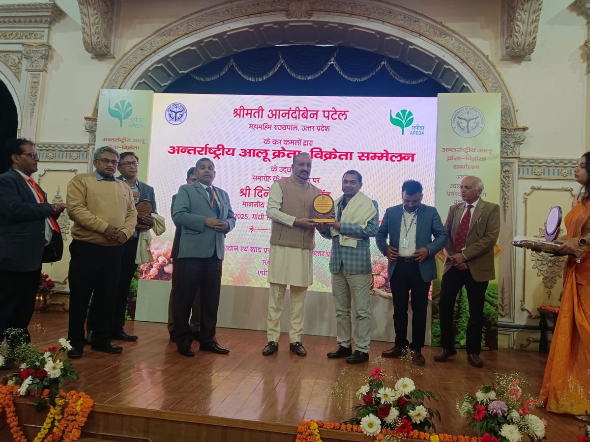 DR RAMESH SRIVASTAVA (@rkslucknow) on Twitter photo Represented <a href="/CSIRCIMAP/">CSIR-CIMAP</a> in Flowers and Vegetable Show at Governor House, Lucknow and interacted with Hon’ble Governor and Minister of UP. Presented role of CSIR-CIMAP in boosting rural economy of UP with integration of Medicinal &Aroma crops and its value addition in Ghandhi Hall. Represented <a href="/CSIRCIMAP/">CSIR-CIMAP</a> in Flowers and Vegetable Show at Governor House, Lucknow and interacted with Hon’ble Governor and Minister of UP. Presented role of CSIR-CIMAP in boosting rural economy of UP with integration of Medicinal &Aroma crops and its value addition in Ghandhi Hall.