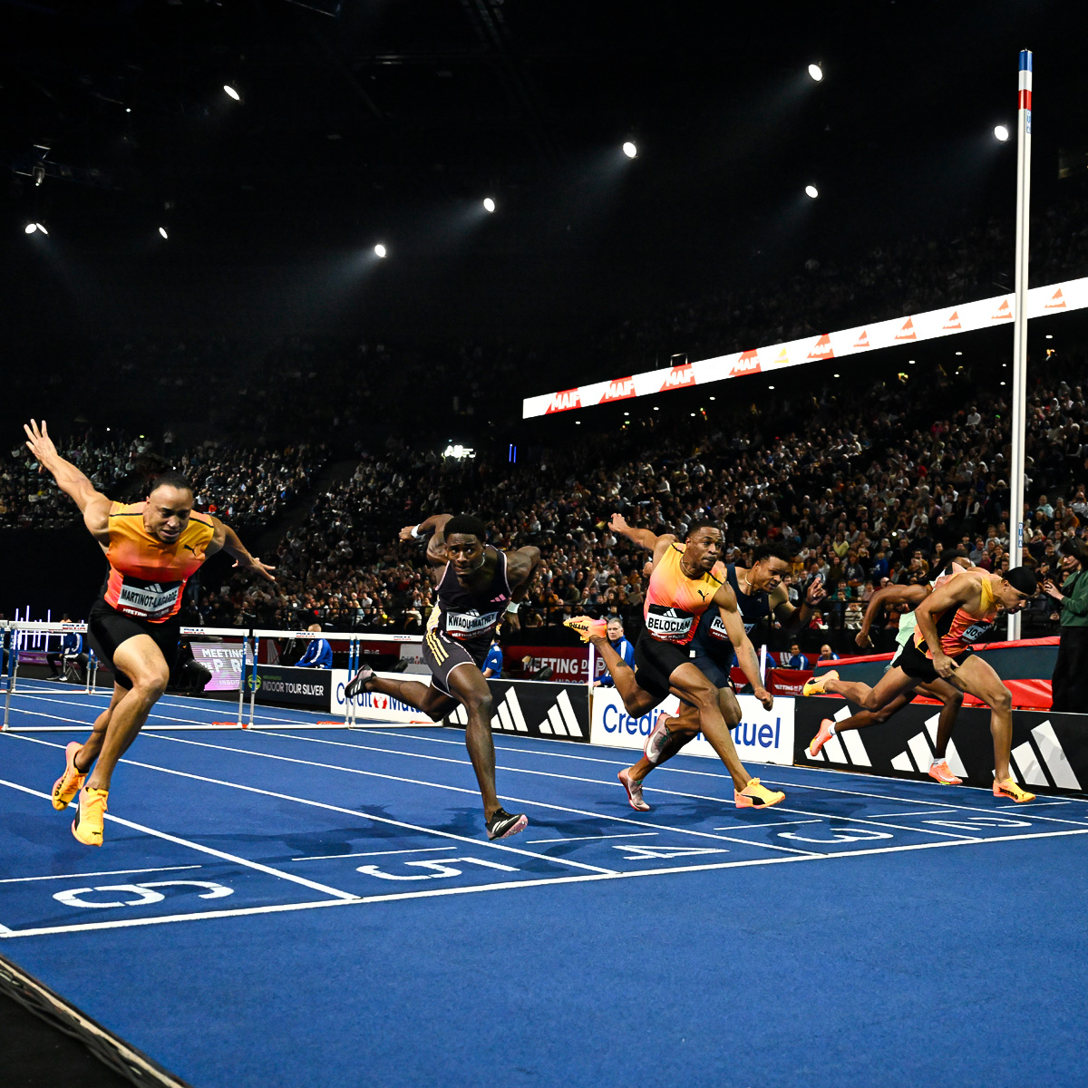FFAthletisme's tweet image. 🤏
1️⃣ 🇲🇫 Wilhem Belocian 7''52
1️⃣ 🇲🇫 Just Kwaou-Mathey 7''52
3️⃣ 🇨🇭 Jason Joseph 7''52
4️⃣ 🇲🇫 Pascal Martinot-Lagarde 7''54
#MeetingParis
