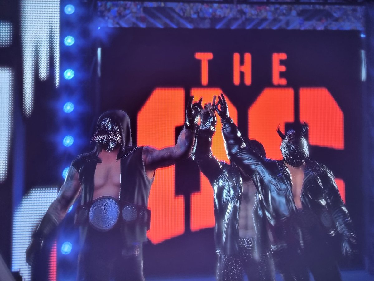 XavierWWE_'s tweet photo. T H E  N E W  O . C .

They helped win the IC Title. I helped them win the RAW Tag Titles. They joined me. I brought the O.C. back to them. Only this time...

 I AM IN CHARGE.⚡🤘🏼 https://t.co/AkRWOBG61U