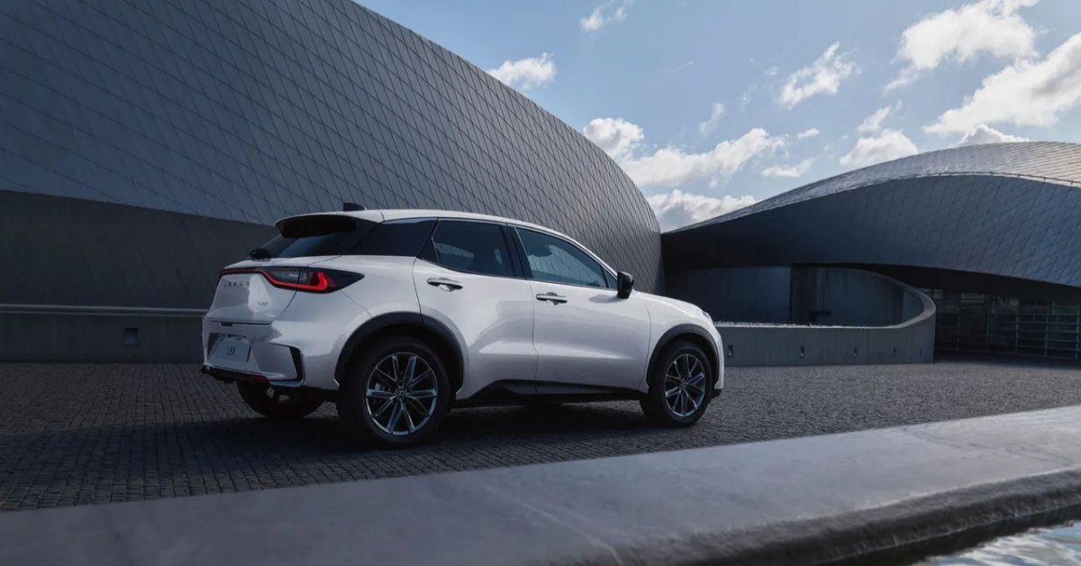 Great things come in small packages.
New Lexus LBX.