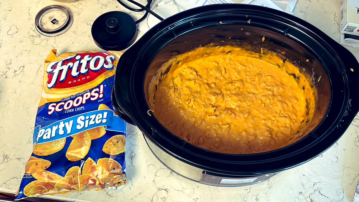 keithhg11's tweet photo. You gotta get a chip with a little bit of integrity, a little resiliency, a chip that’s not going to give in when the going gets tough. I respect the Tostitos hint of lime but today is a day for Fritos scoops. https://t.co/F2Us02Ls6i