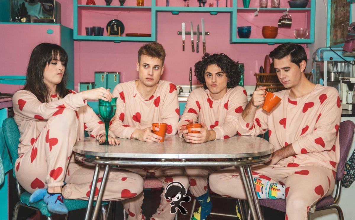 A Short Walk to Pluto, está causando sensación con su álbum debut, Out of Range. Dentro de esta producción, destaca Wouldn’t Recommend, un himno de ruptura cargado de energía y emoción.
expansionradial.mx/a-short-walk-t…