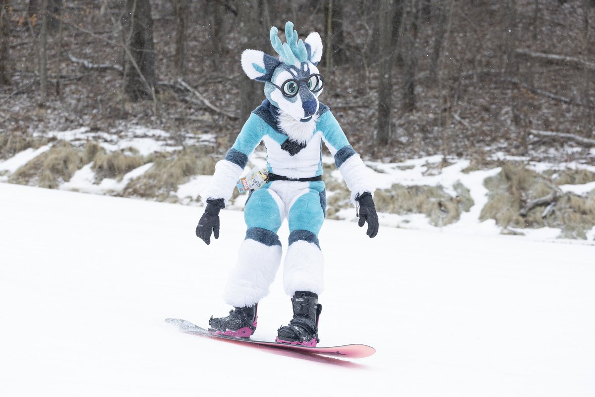 Deerboarding :3

🐾: <a href="/BlueBleatz/">Axel</a> 
📸: me

#furski #furskiwi #skiing #ski #fursuit #fursuiting #furryconvention #furrycon #furcon