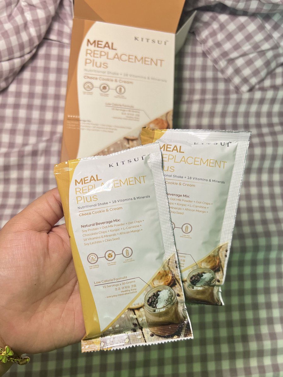 QueenTelekungSK's tweet photo. Minum 1 sachet sekali sehari, usually i ambil untuk breakfast sebab i nak kenyang lama &amp; taknak makan heavy untuk lunch <3 

rasa dia sedap, ada banyak benda boleh gigit gigit in this drinks 🤣

Warning! Dekat watson mahal so baik beli sini >> https://t.co/5jF1APkp9I https://t.co/YprBY0q29v