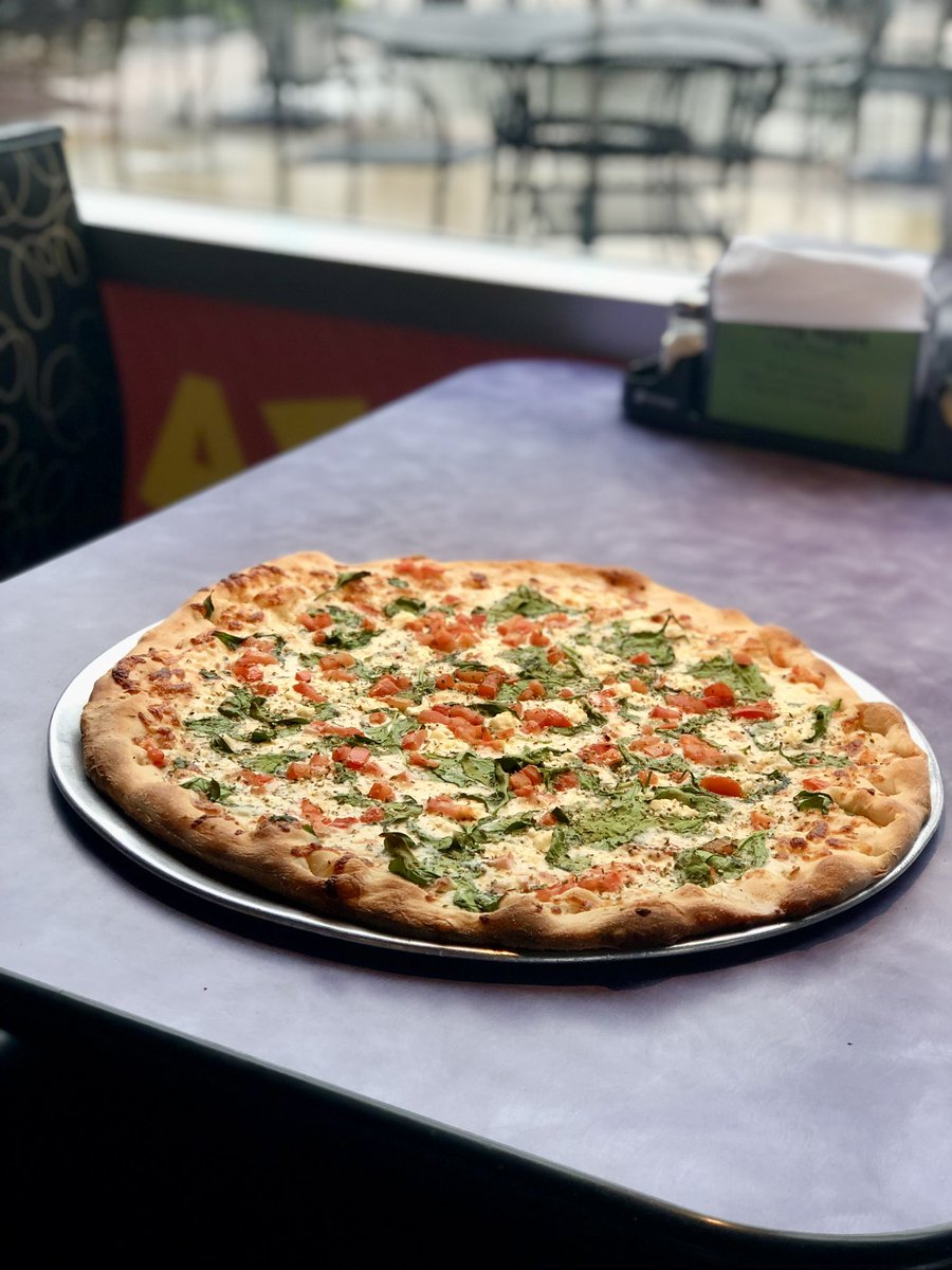 tomatojakes's tweet photo. Happy Super Bowl Sunday! There’s still time to get your pizza and wings order in EARLY before kickoff! Pizza is the one fumble you CANNOT afford today. Available for pickup and delivery!🏈🍕

#tomatojakes #pizzalover #superbowl #superbowl2025 #chiefsvseagles #supremepizza https://t.co/hOgfH5rlvk
