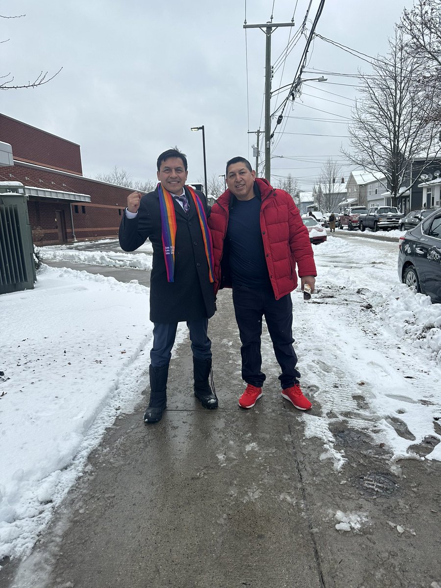 Will_delParamo's tweet photo. Saliendo de ejercer mi derecho al voto. Aprovecho la ocasión para agradece una vez más a los compatriotas residentes en los EEUU y Canadá por el inmenso apoyo a nuestra candidatura. Les recordamos qué pueden acudir hasta las 7 pm. a ejercer su derecho.
#Elecciones2025Ecuador https://t.co/ccM6nBEbGD