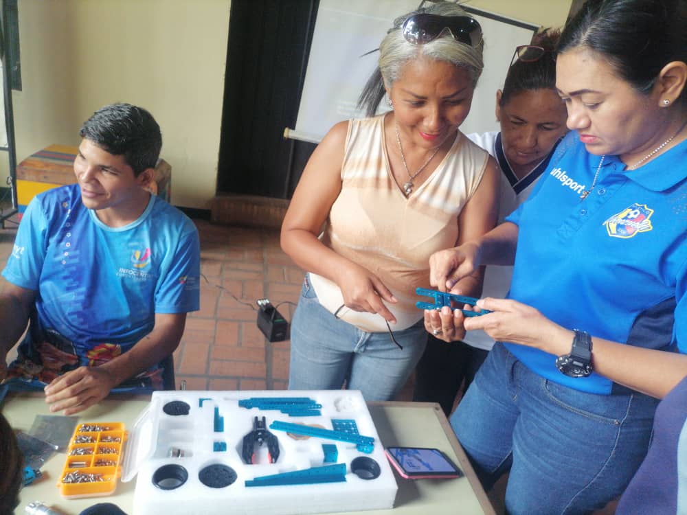 #09Feb | Fundabit de la mano con el MPPE, sigue comprometida con el impulso de una educación de calidad de cada niña, niño y joven en el país. Juntos, podemos construir un futuro más inclusivo y próspero. 

#Fundabit24Años
#24AniversarioFundabit