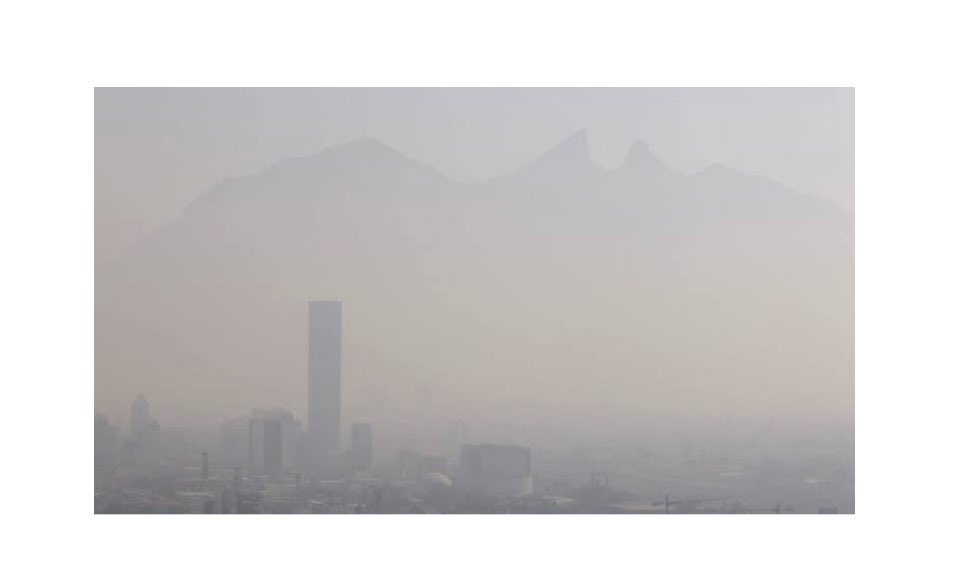 Si un día como hoy el tema de la contaminación del aire en Monterrey no es el tema en las…

iglesias ⛪️ 
escuelas 🏫 
asociaciones médicas 🥼 
partidos
gobiernos 
clubes ⛹️ 
cámaras 🏭 

… entonces no nos ha caído el vente de que nos estamos envenenando.