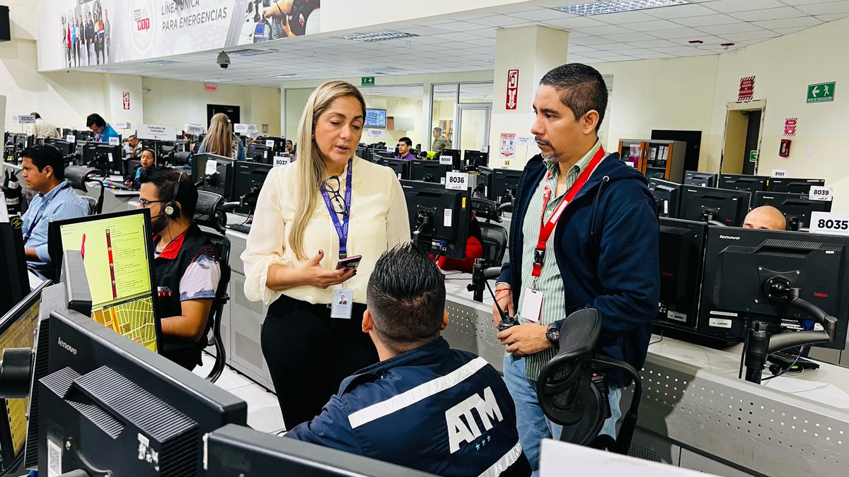 NataliaNaranjoE's tweet photo. Durante la jornada de #Elecciones2025Ec, Natalia Naranjo, Coordinadora Zonal del #ECU911 Samborondón, participa activamente en el Puesto de Mando Unificado (PMU) desde la Sala de Crisis y coordinando la atención de emergencias reportadas durante el proceso democrático. https://t.co/PCQprFxVop