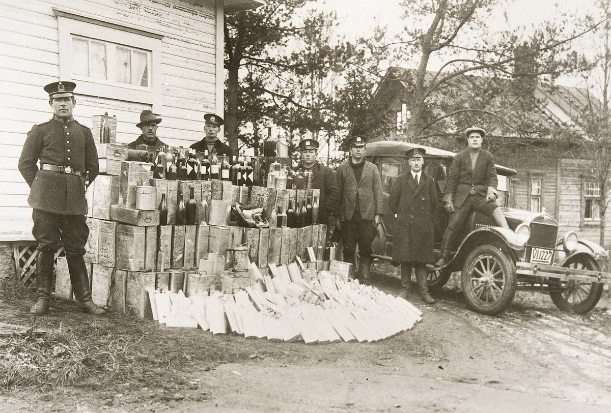 Gaurko egunez 1932an Finlandian lege lehorra indargabetu zen erreferendum nazional baten ondoren, non % 70ak indargabetzearen alde bozkatu zuen. eu.wikipedia.org/wiki/Lege_lehor